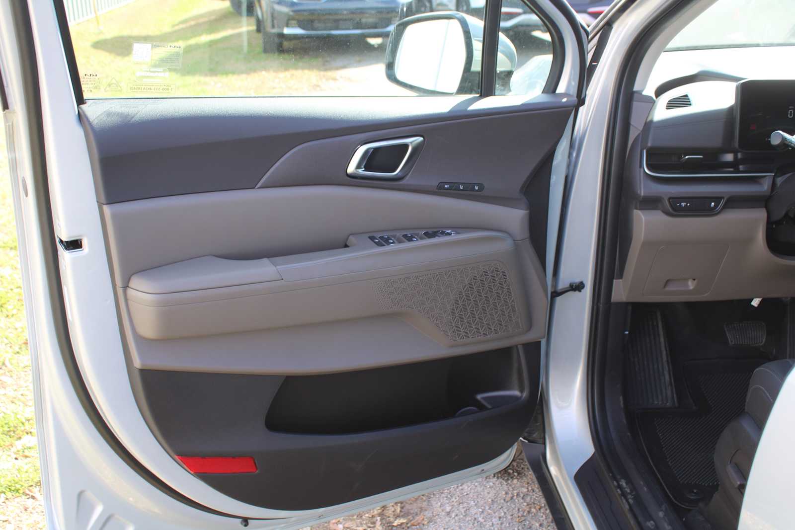 2025 Kia Carnival EX photo 22