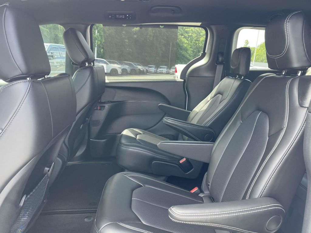 2025 Chrysler Voyager LX photo 19