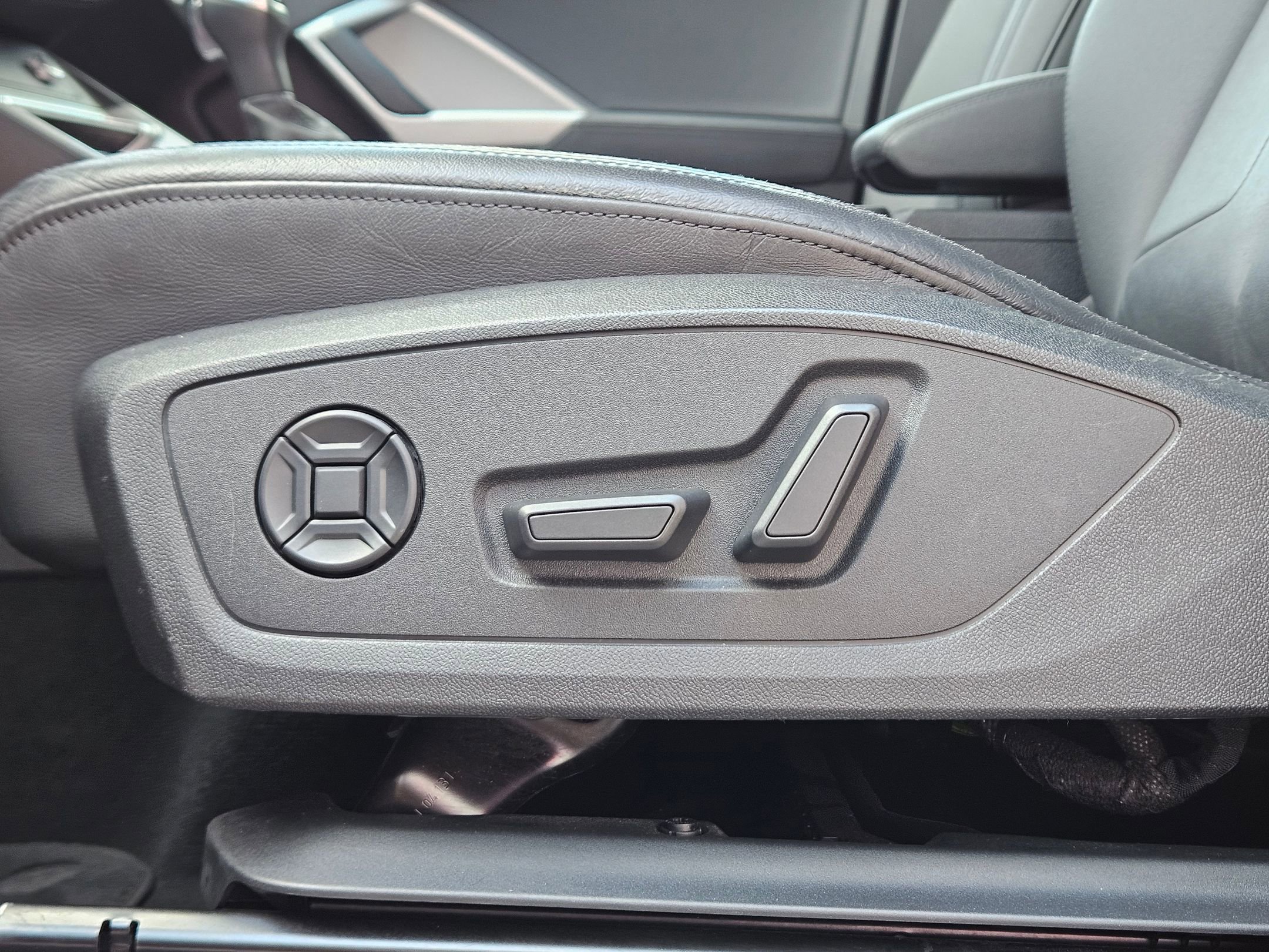 2024 Audi Q3 S line Premium photo 17
