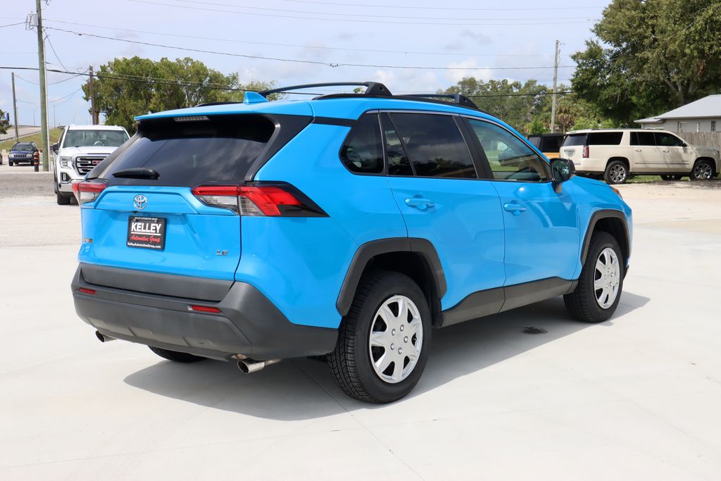 2020 Toyota RAV4 LE photo 7