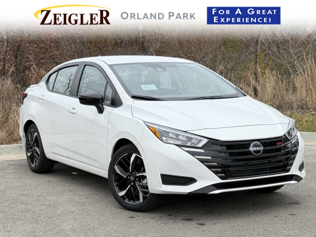 2025 Nissan Versa SR's photo