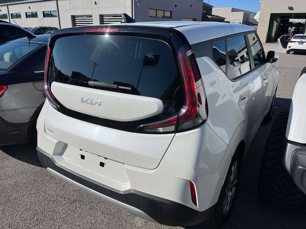 2023 Kia Soul LX photo 2