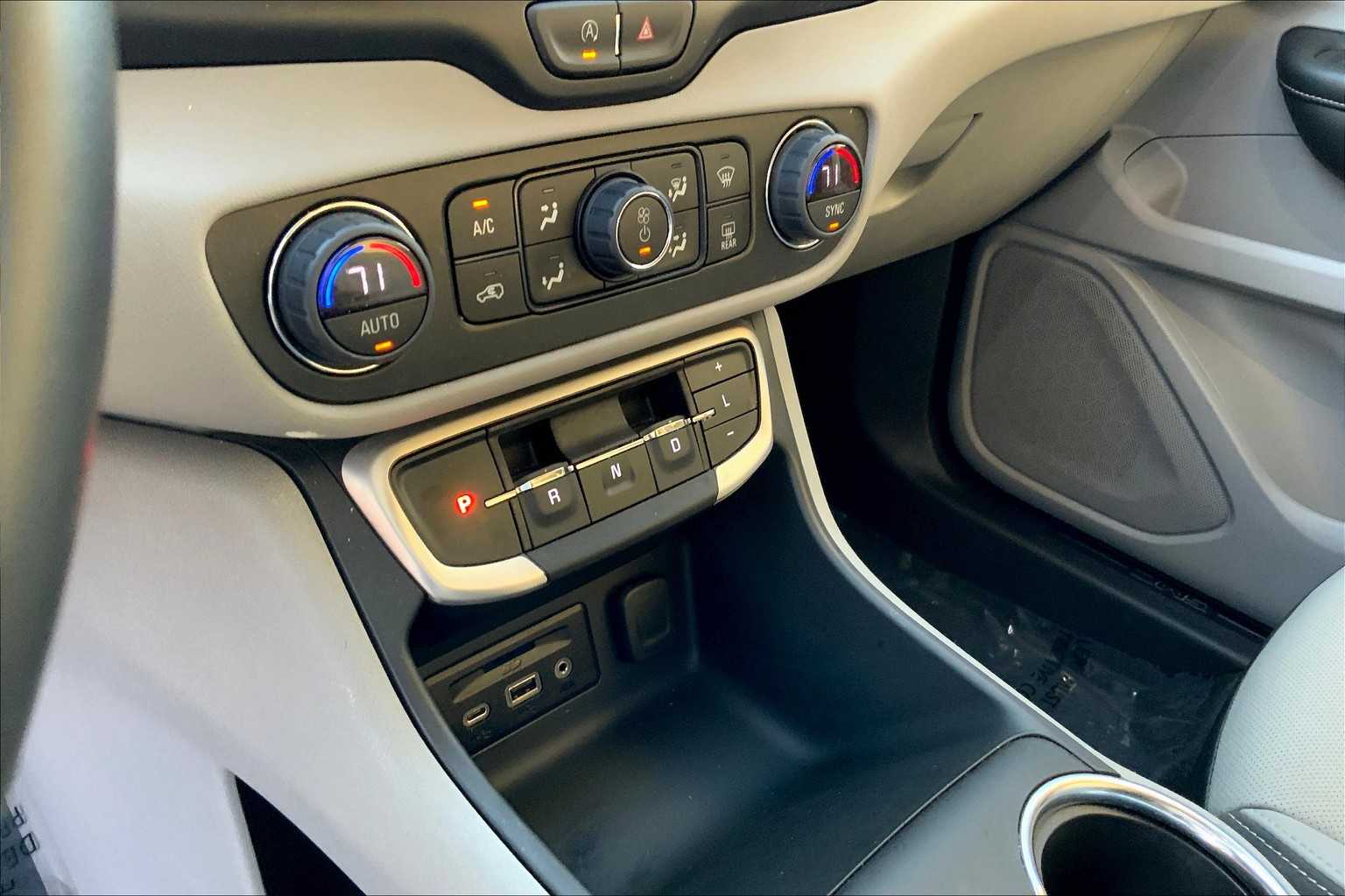 2024 Gmc Terrain SLT photo 14