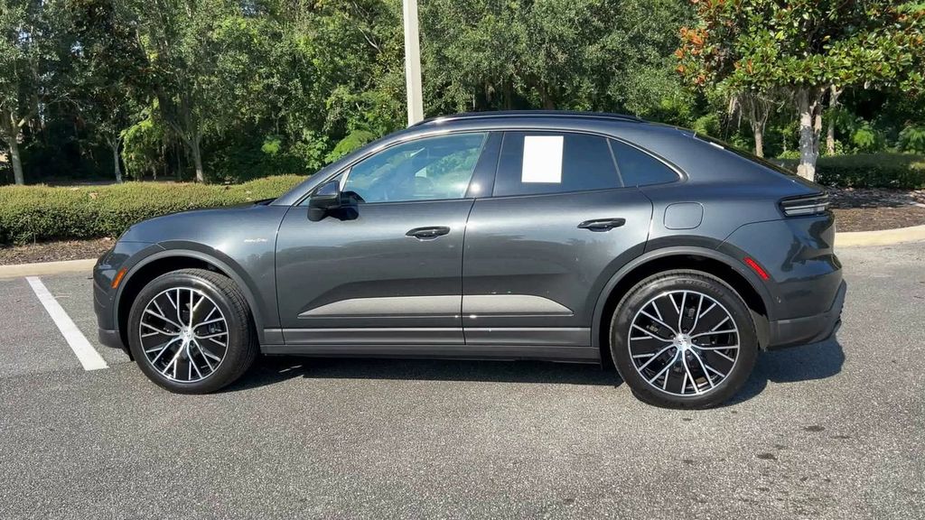 2024 Porsche Macan Electric 4 photo 5