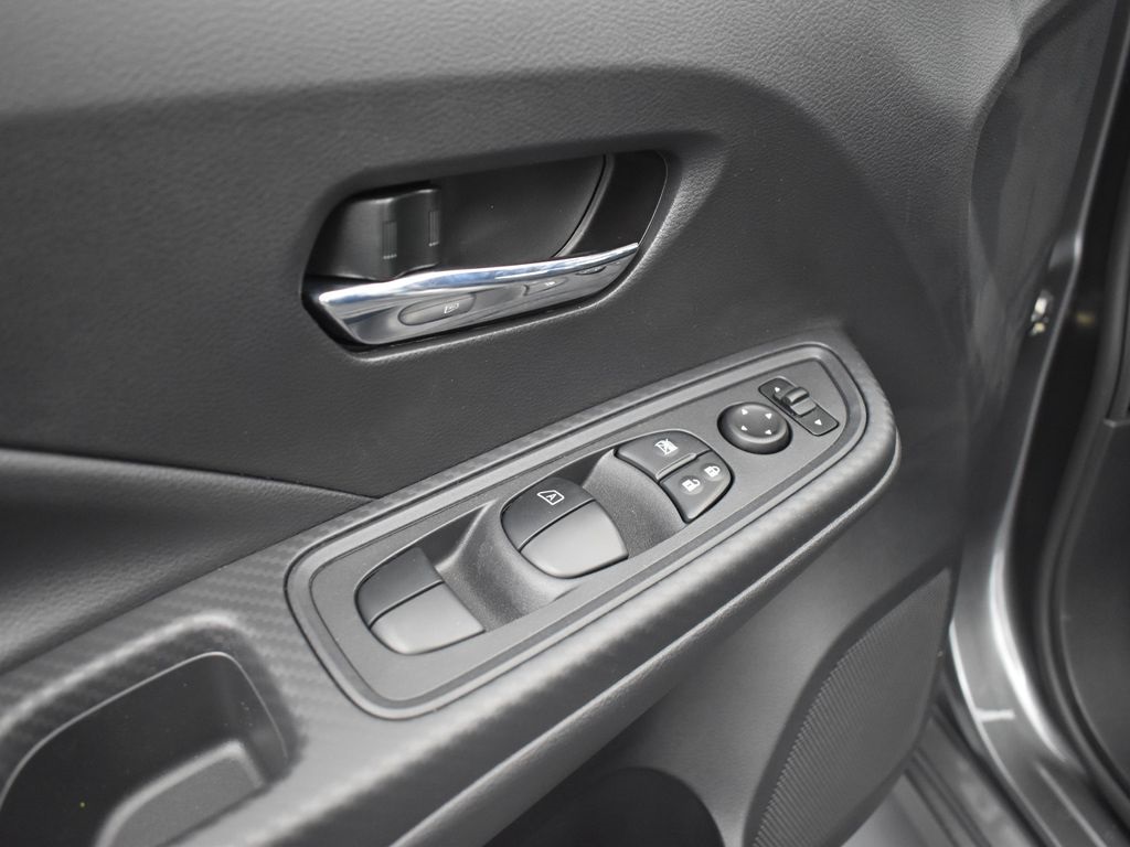 2025 Nissan Versa 1.6 SV photo 25