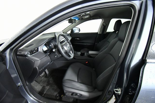 2024 Toyota Venza LE photo 3