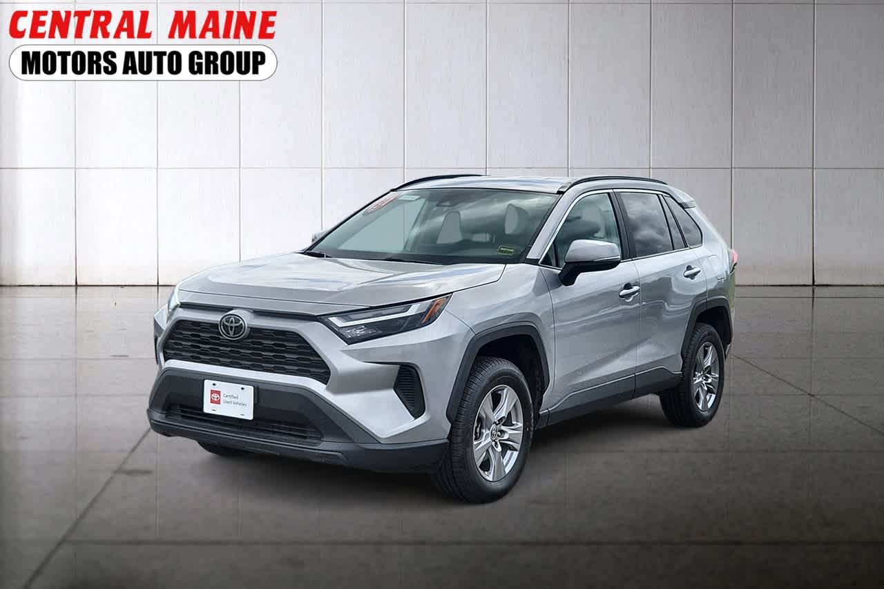 2024 Toyota RAV4 XLE's photo