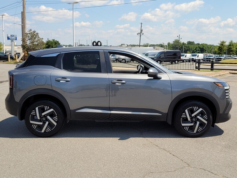 2025 Nissan Kicks SV photo 2
