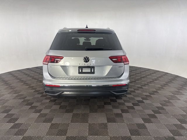 2022 Volkswagen Tiguan SE photo 4