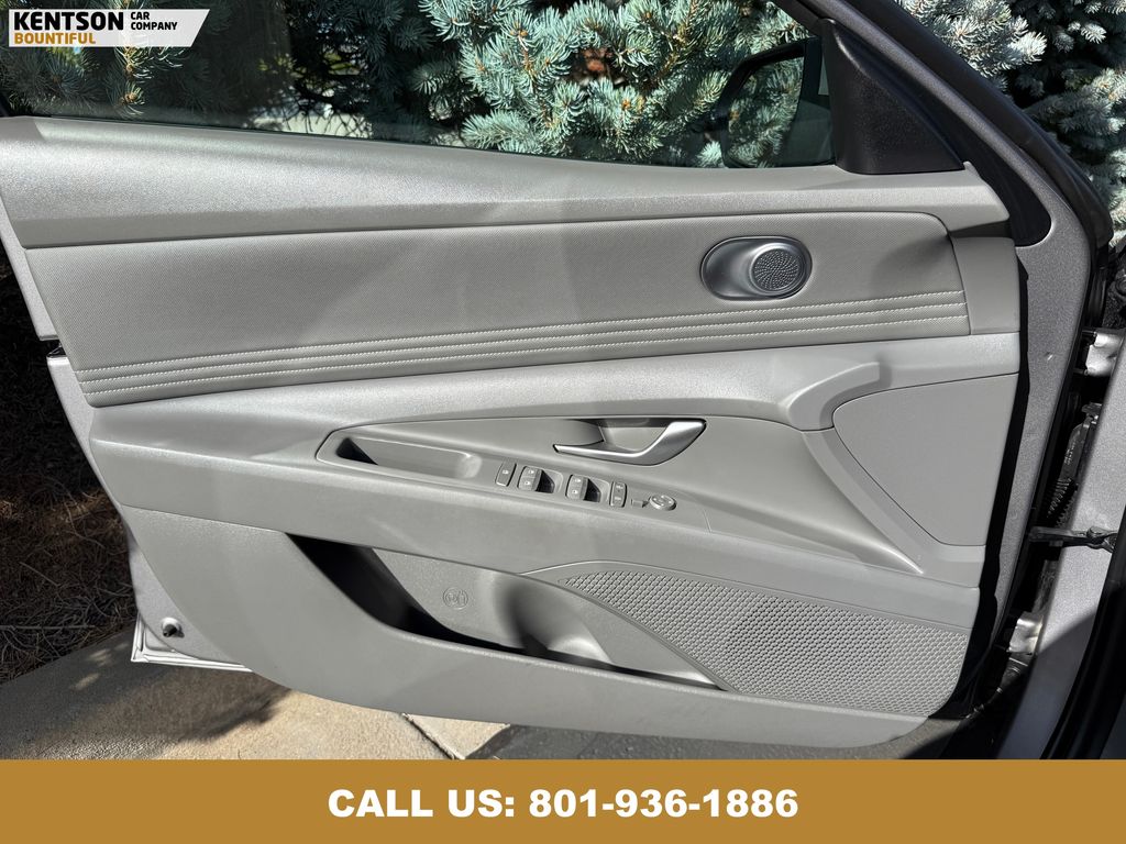 2025 Hyundai Elantra SEL Convenience photo 14