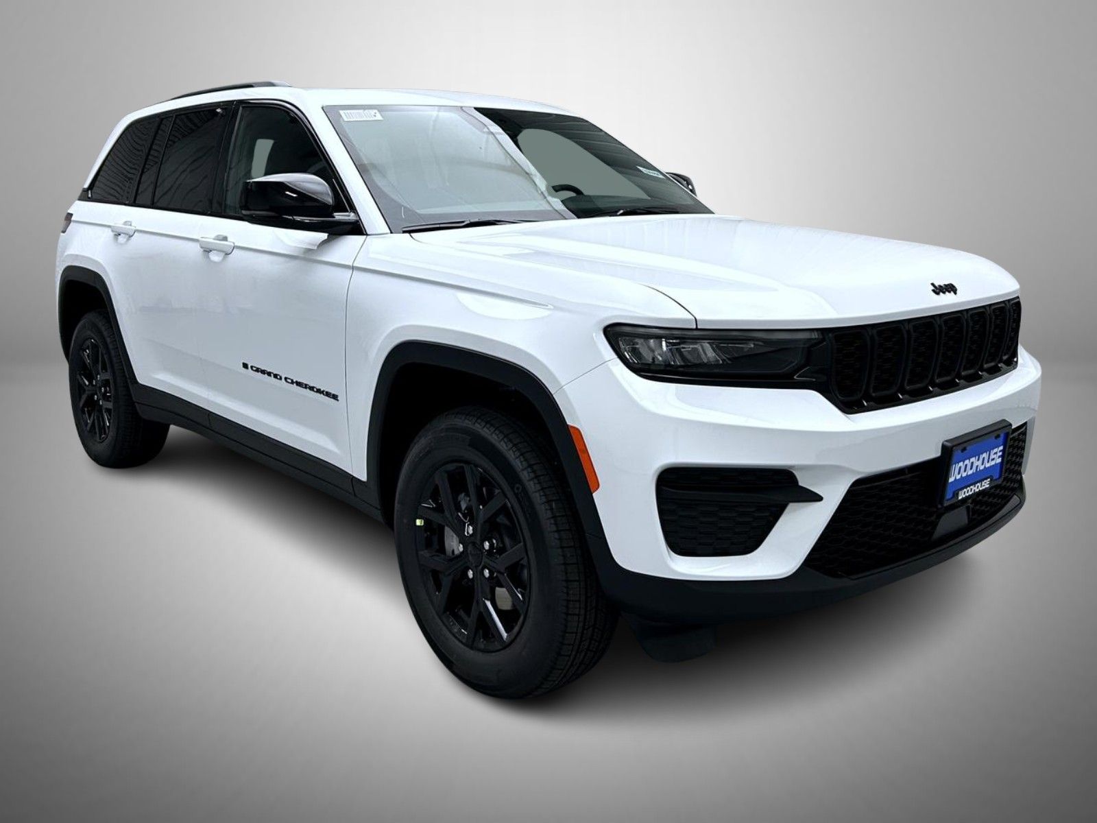 2025 Jeep Grand Cherokee Altitude photo 3