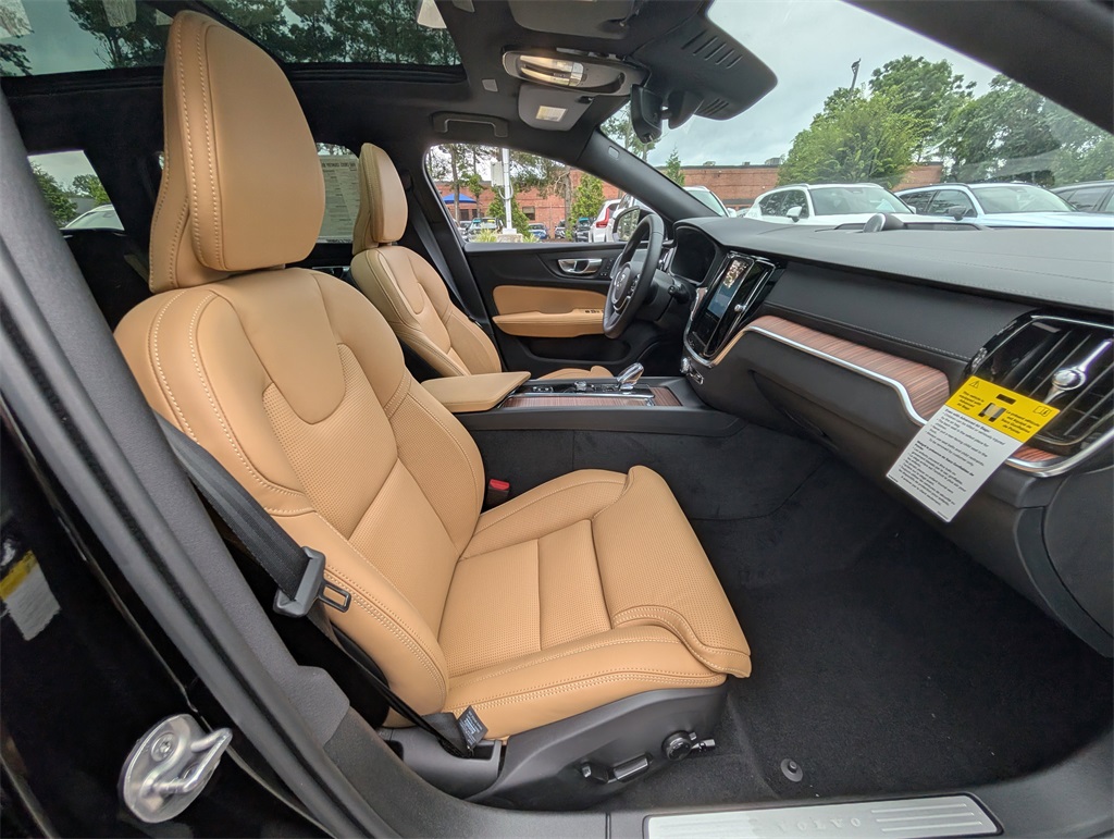 2026 Volvo V60 Cross Country B5 photo 2