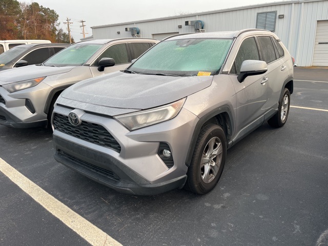 2019 Toyota RAV4 XLE photo 3