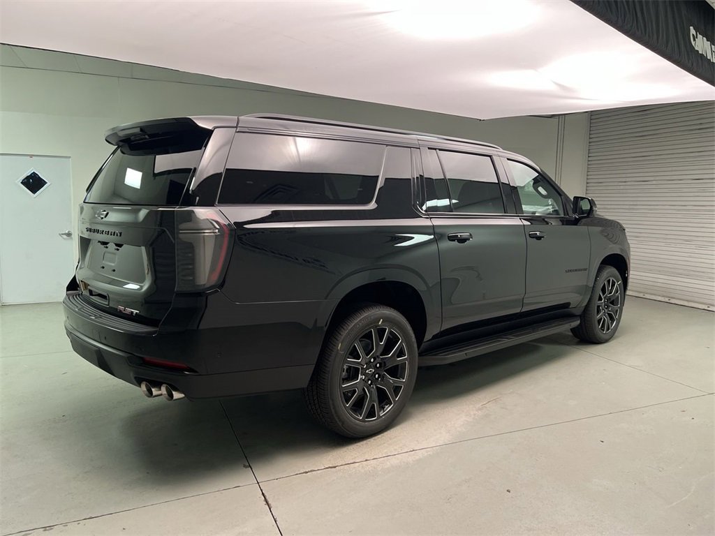 2025 Chevrolet Suburban RST photo 8