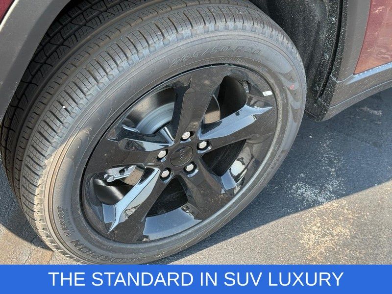 2025 Jeep Grand Cherokee Limited photo 2