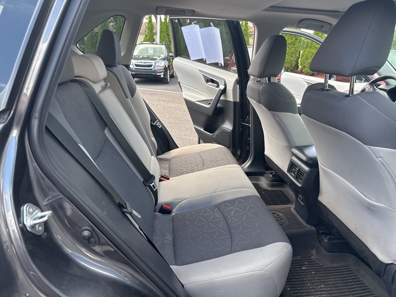 2020 Toyota RAV4 XLE Sport photo 17