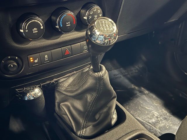 2016 Jeep Wrangler Unlimited Rubicon photo 23