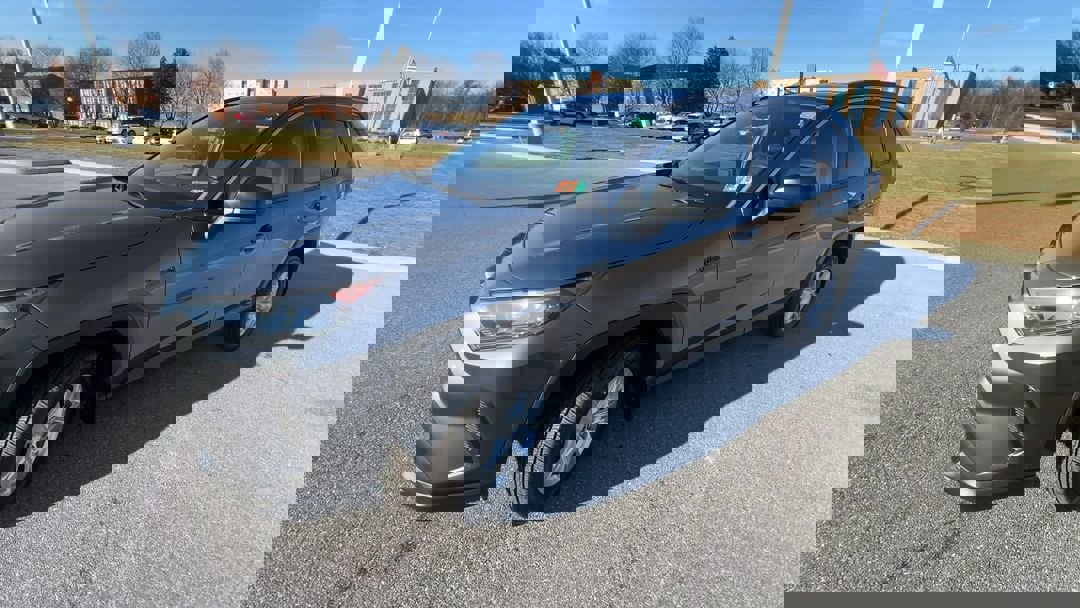 2021 Toyota RAV4 Hybrid LE photo 4