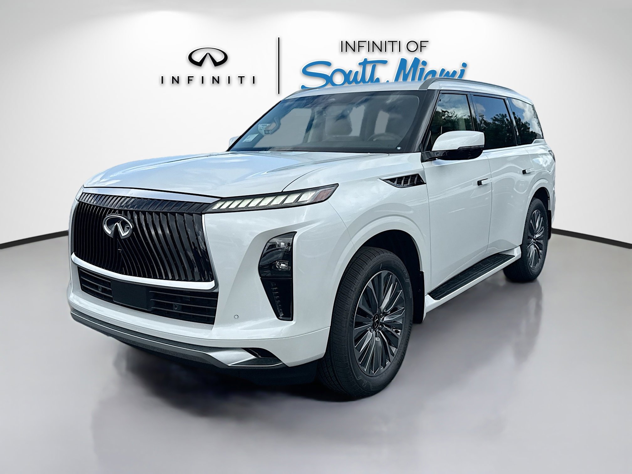 2026 Infiniti QX80 Luxe photo 3