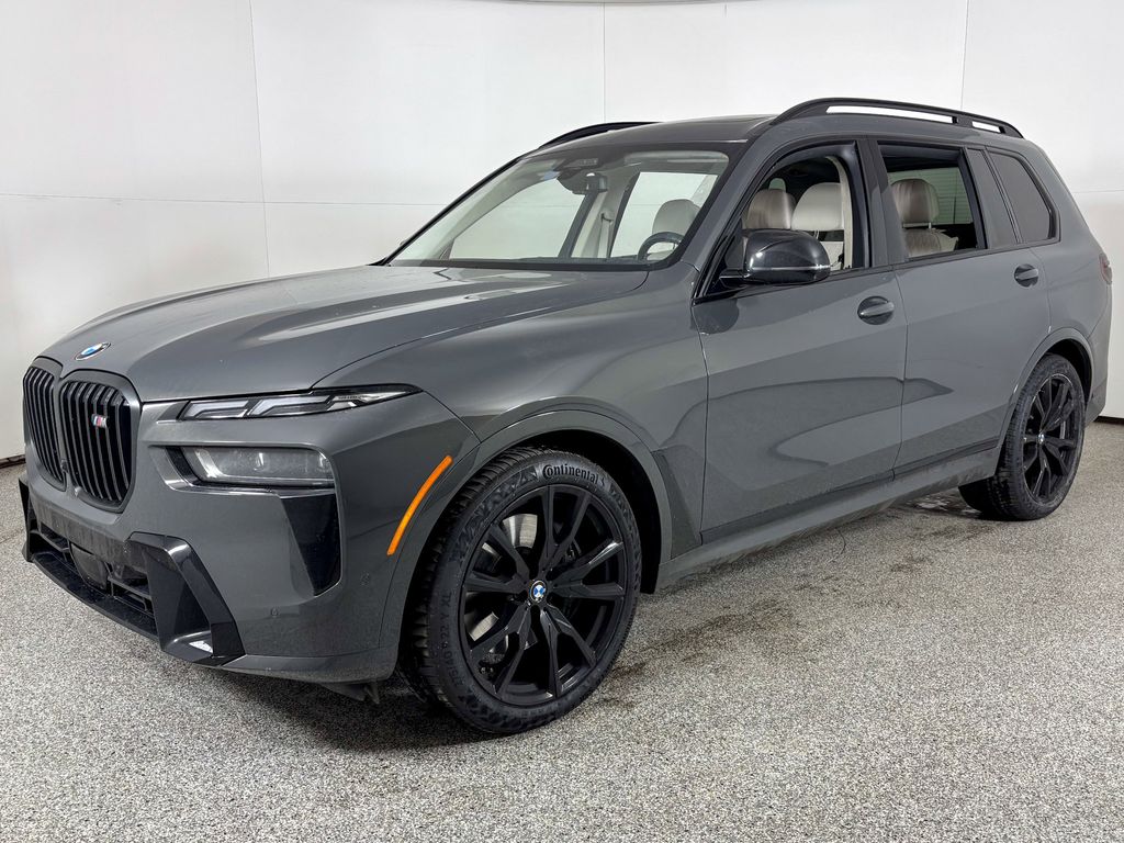 2023 BMW X7 M60i's photo