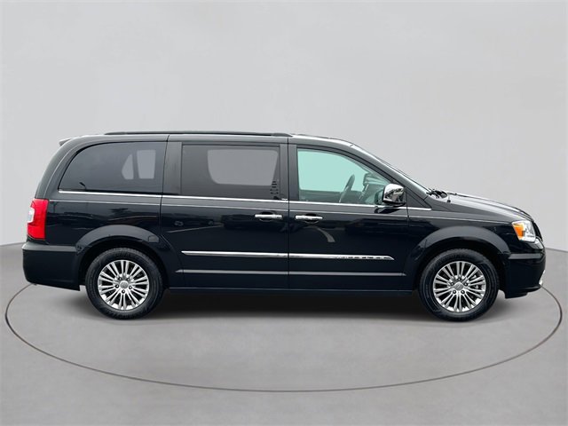 2014 Chrysler Town & Country photo 4
