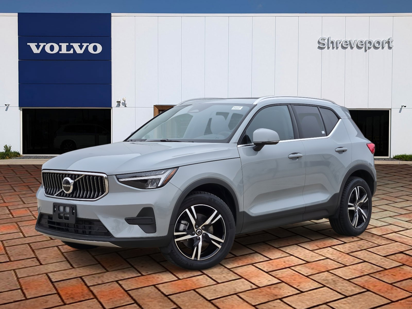 2025 Volvo XC40 Core's photo