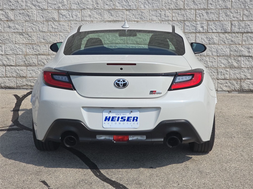 2023 Toyota GR86 Base photo 12