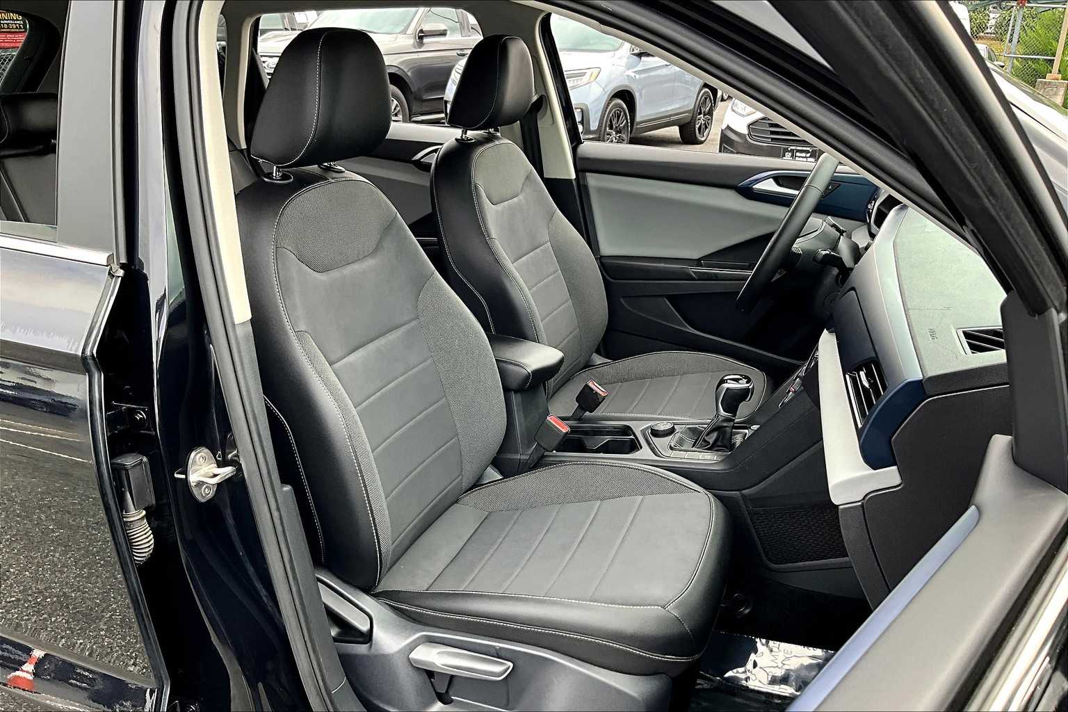 2022 Volkswagen Taos SE photo 5
