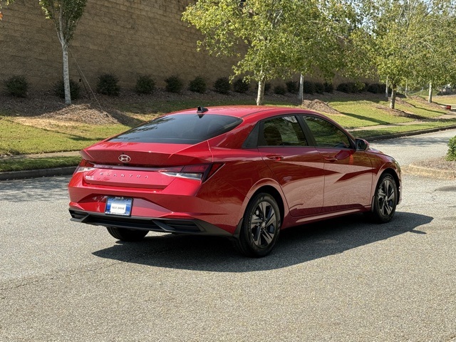 2023 Hyundai Elantra SEL photo 5