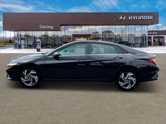 2025 Hyundai Elantra Limited photo 3