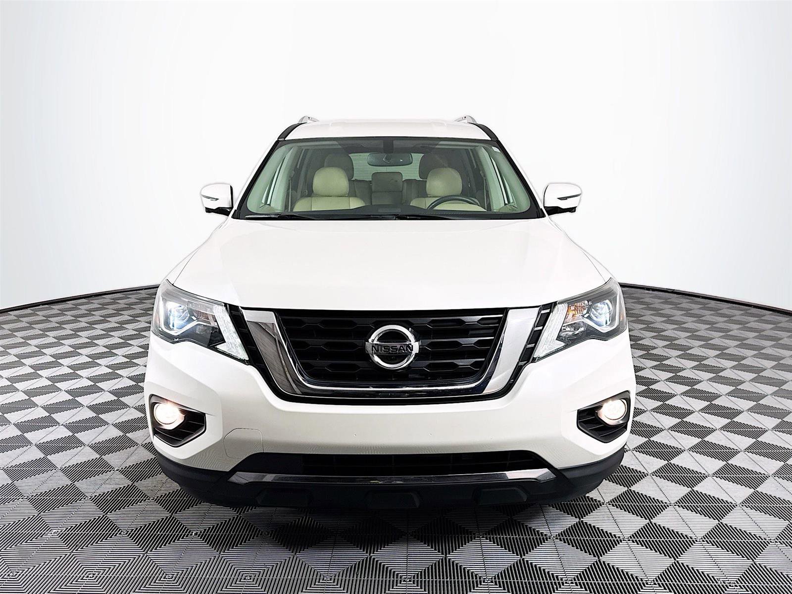 2019 Nissan Pathfinder SL photo 2