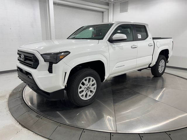 2025 Toyota Tacoma SR5's photo
