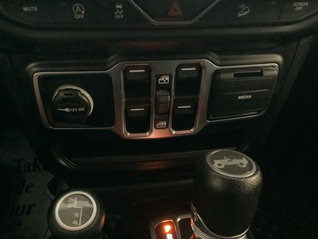2020 Jeep Wrangler Unlimited Sahara photo 16