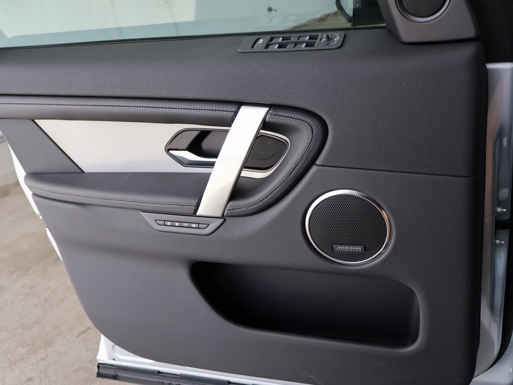 2025 Land Rover Discovery Sport SE photo 33