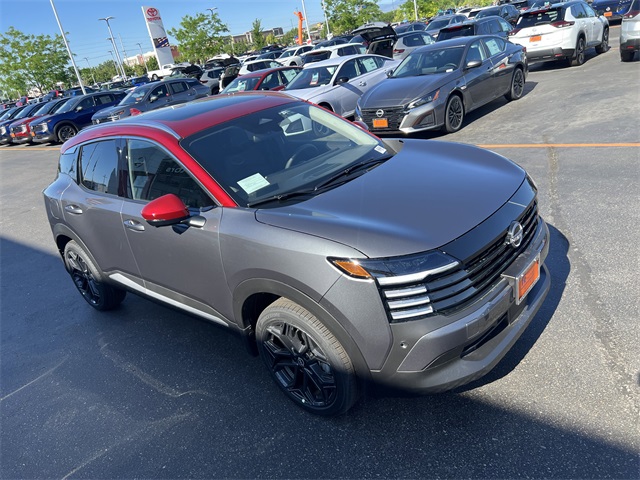 2025 Nissan Kicks SR photo 3