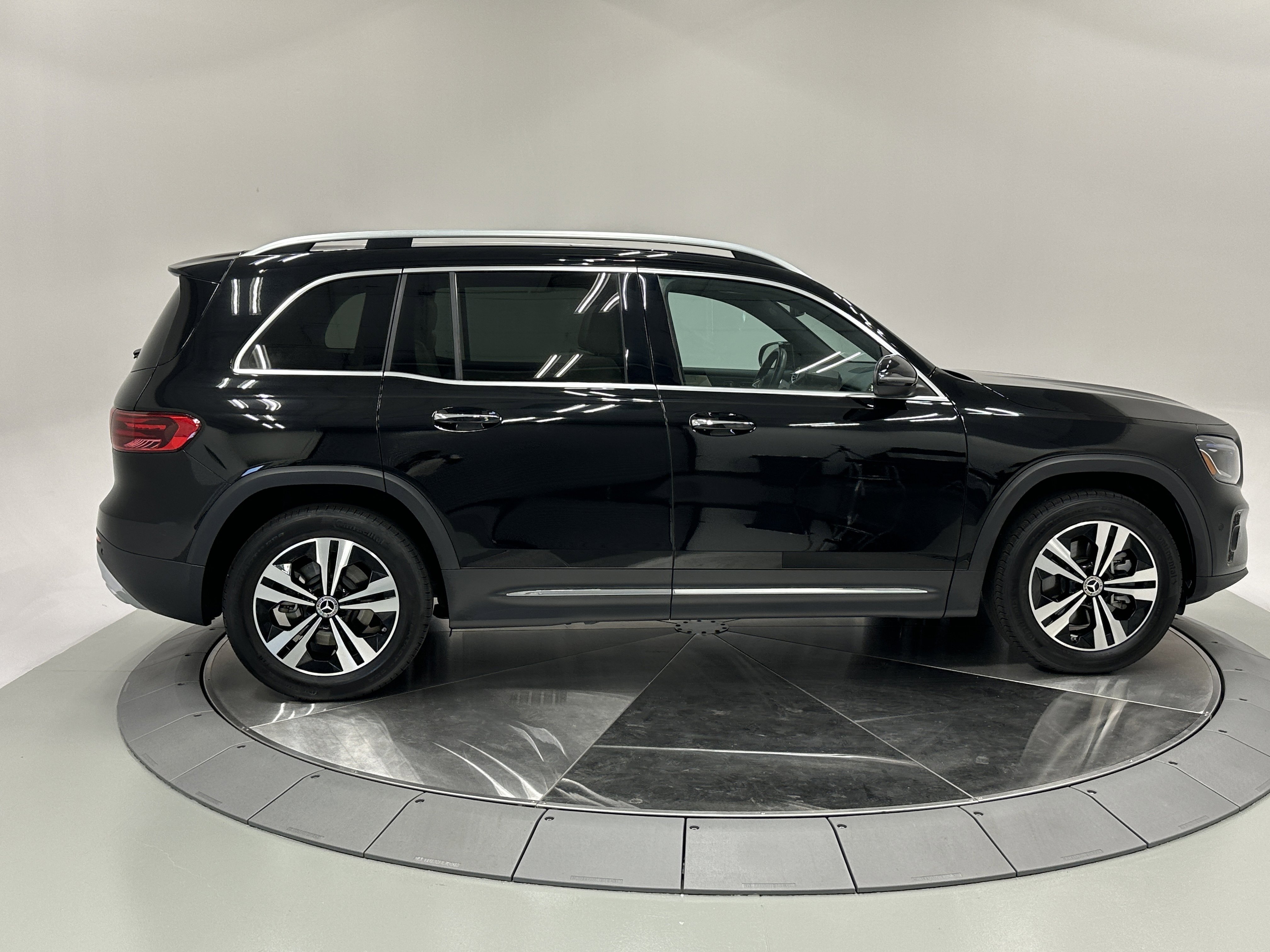 2024 Mercedes Benz GLB 250 photo 6