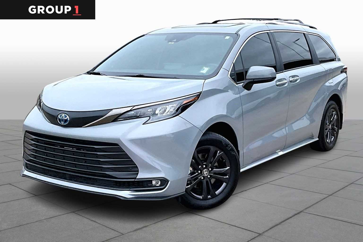 2024 Toyota Sienna Woodland Edition's photo