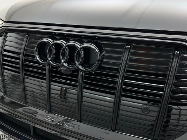 2023 Audi e-tron Premium photo 5