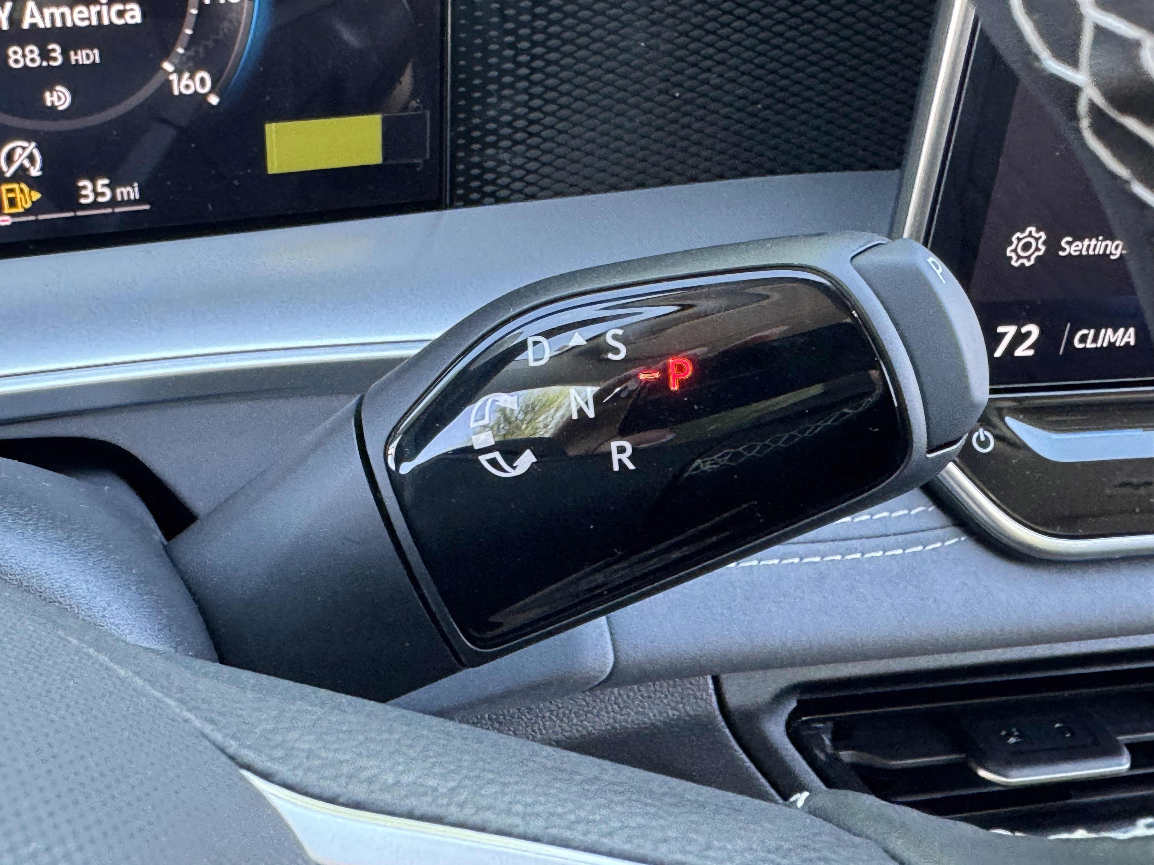 2025 Volkswagen Tiguan SE photo 2