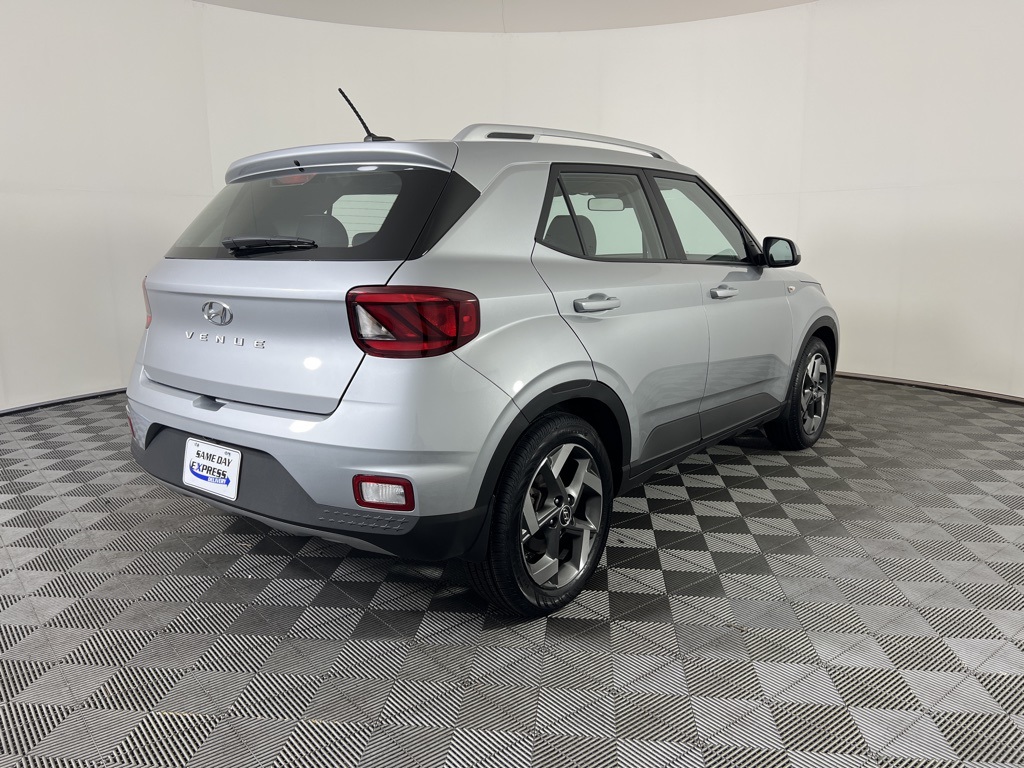 2023 Hyundai Venue SEL photo 18