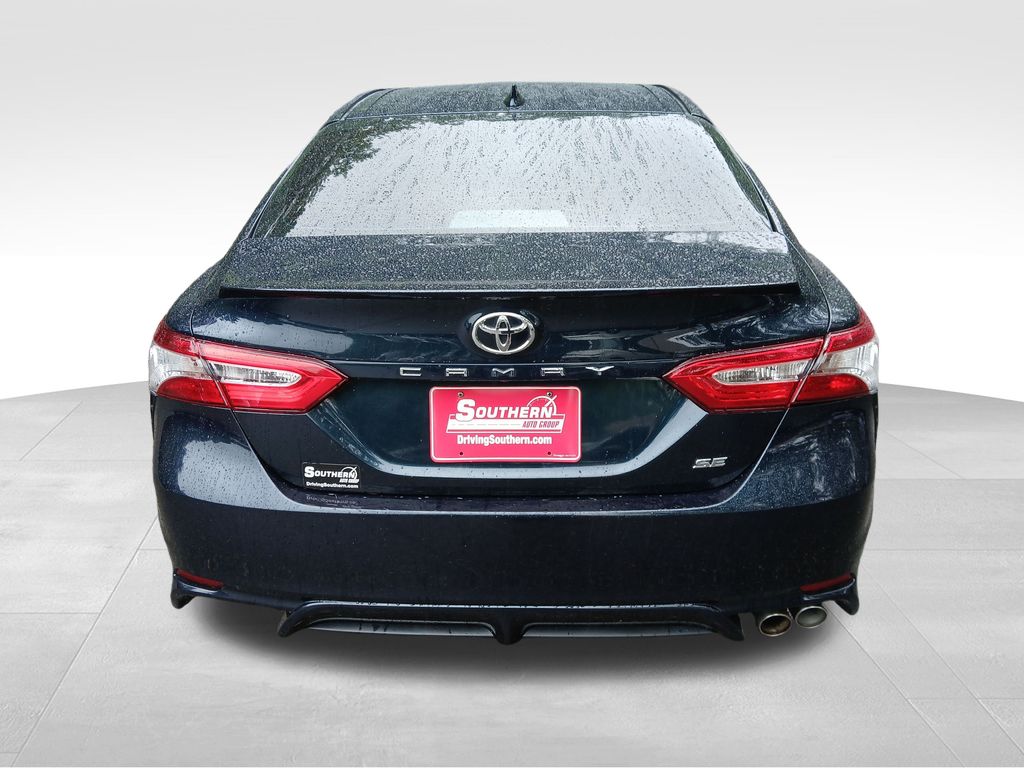 2020 Toyota Camry SE photo 4