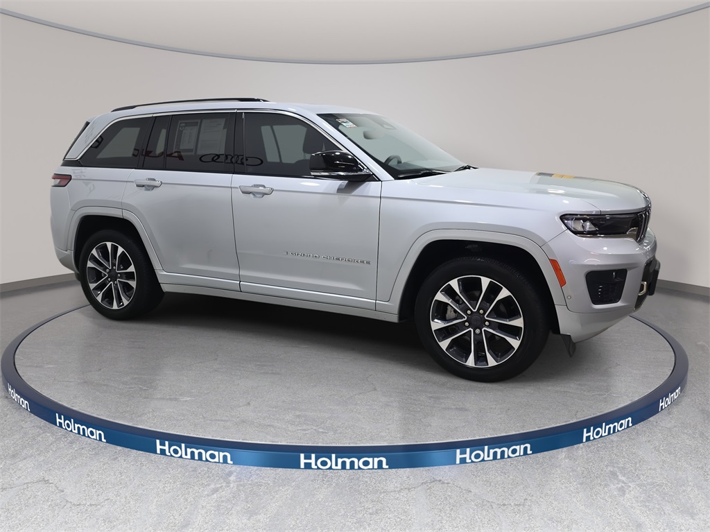 2023 Jeep Grand Cherokee Overland photo 3