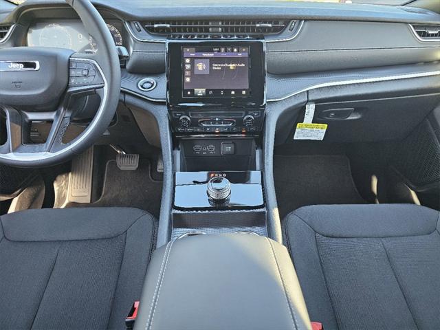 2025 Jeep Grand Cherokee Laredo X photo 8