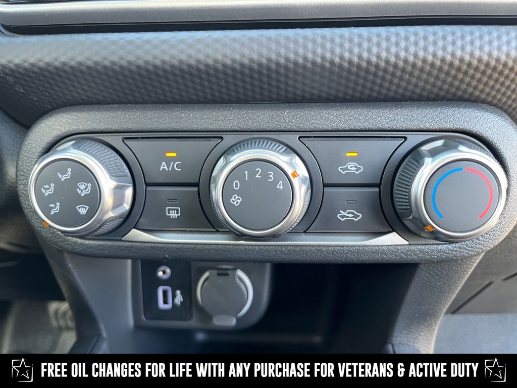 2025 Nissan Kicks Play S photo 4