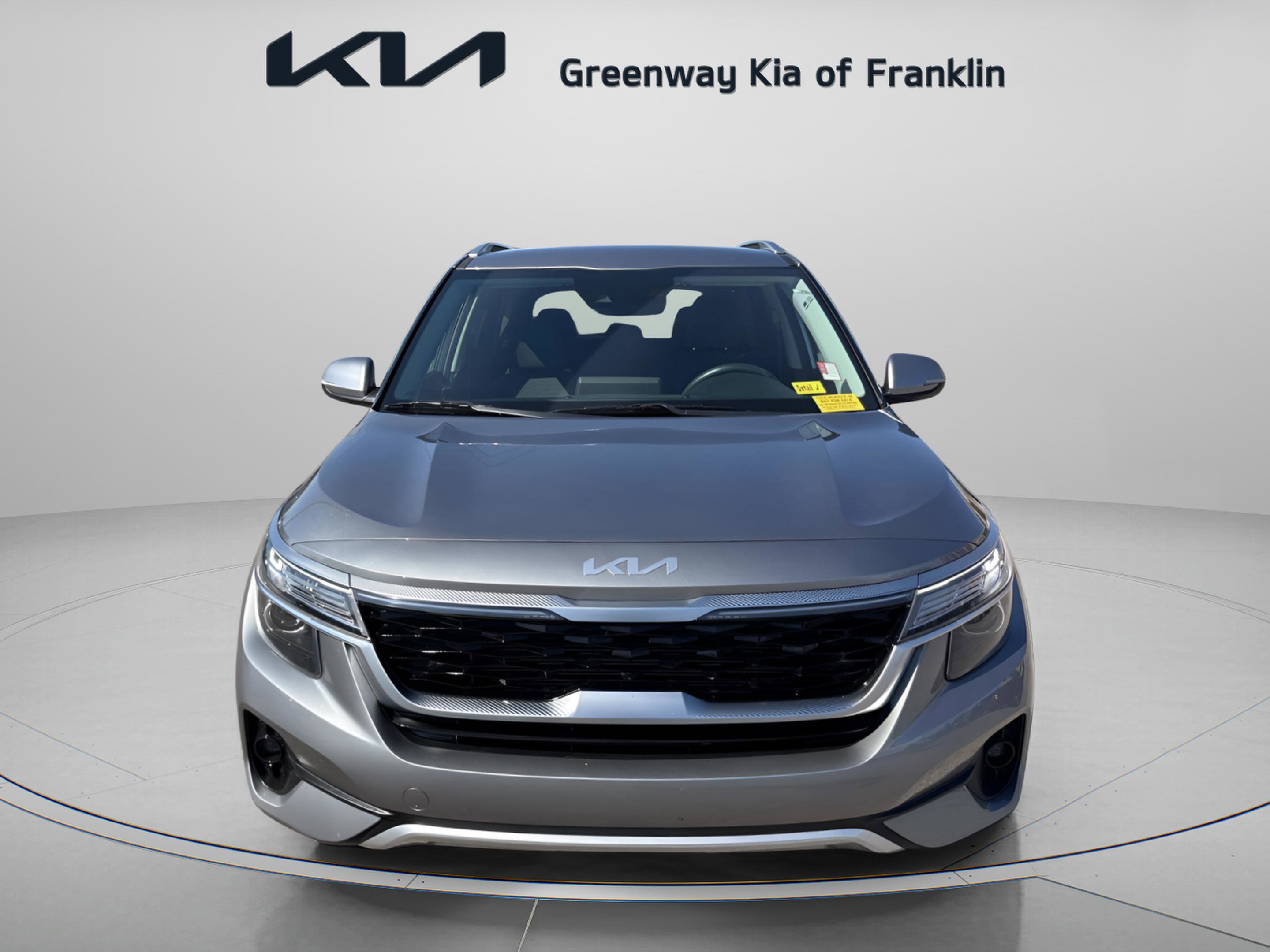 2023 Kia Seltos S photo 2