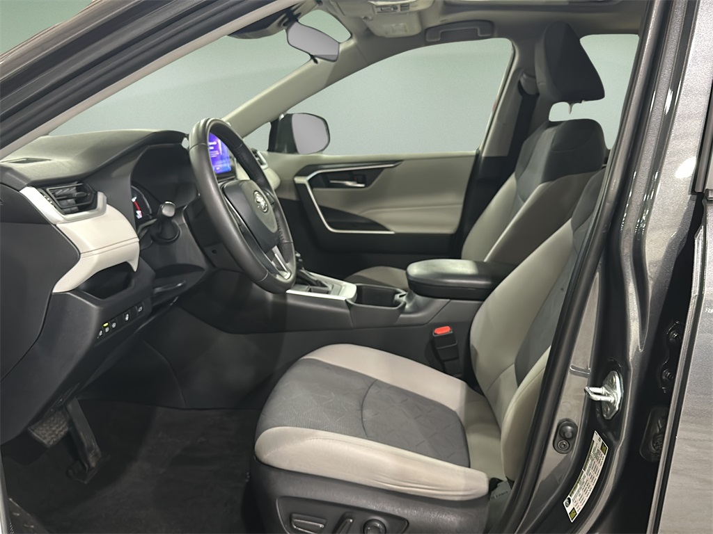 2024 Toyota RAV4 XLE photo 4