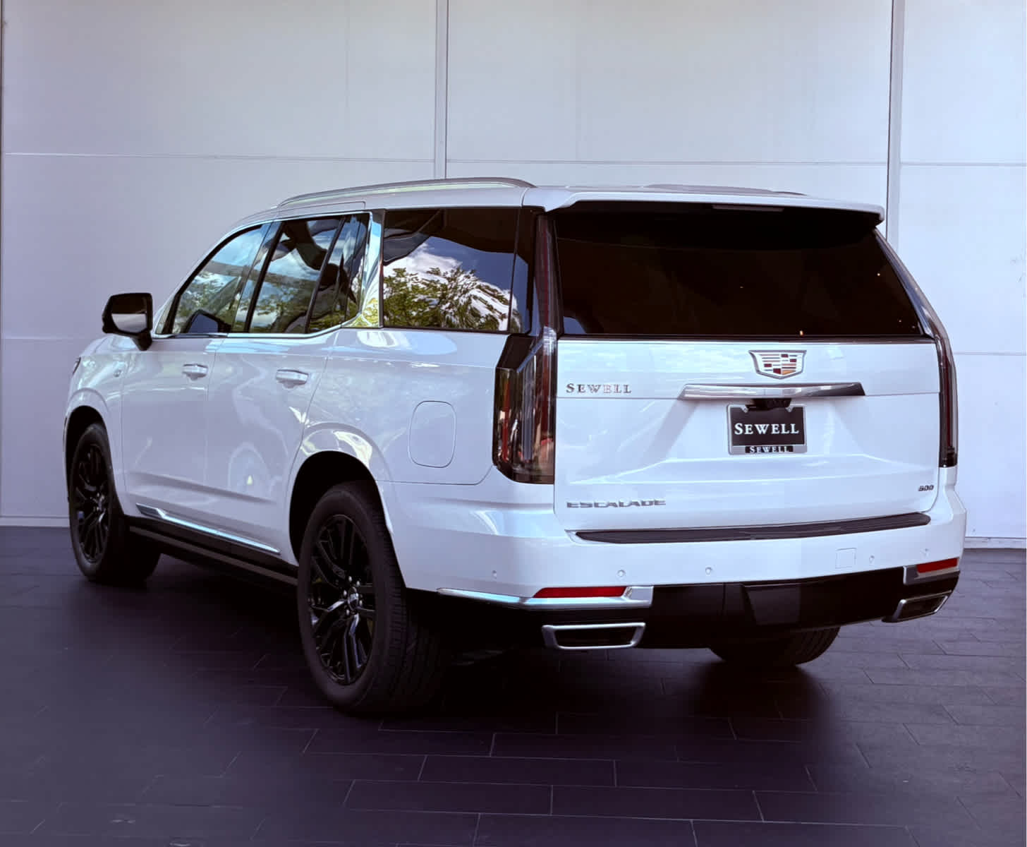 2025 Cadillac Escalade Premium Luxury photo 4