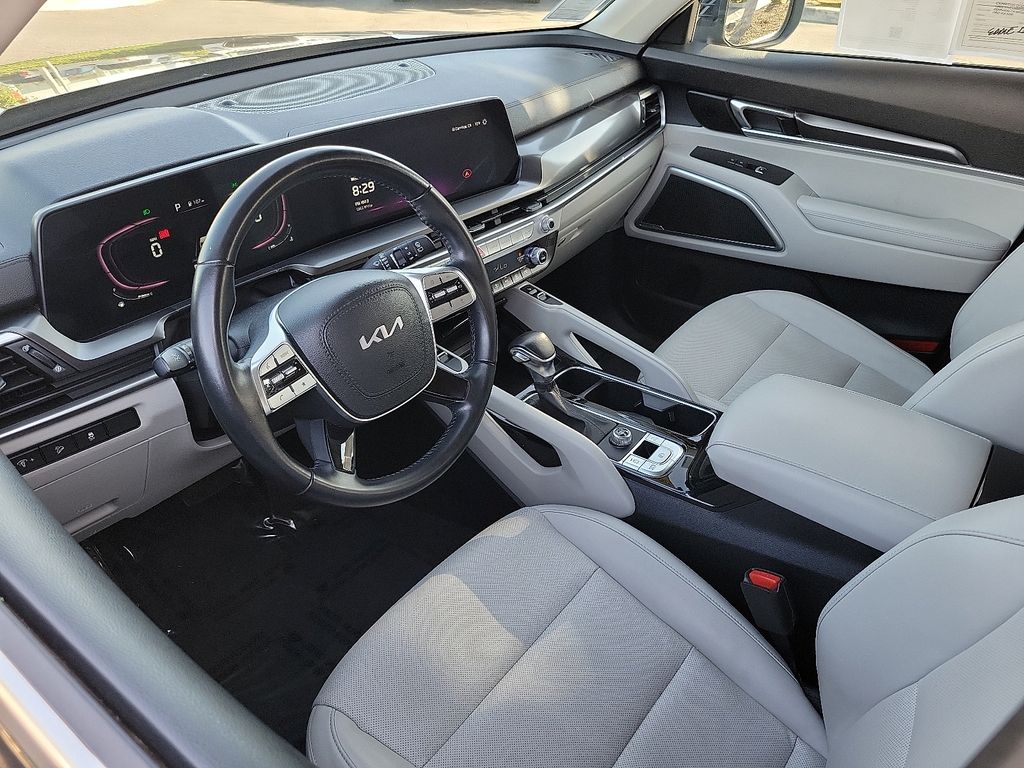 2023 Kia Telluride S photo 2