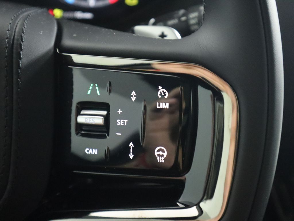 2025 Land Rover Range Rover Sport SE photo 12