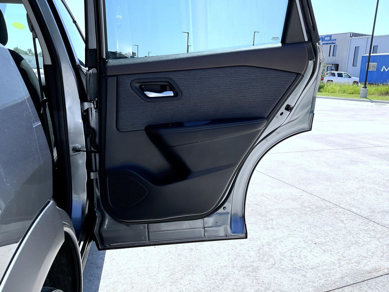 2023 Nissan Rogue SV photo 18